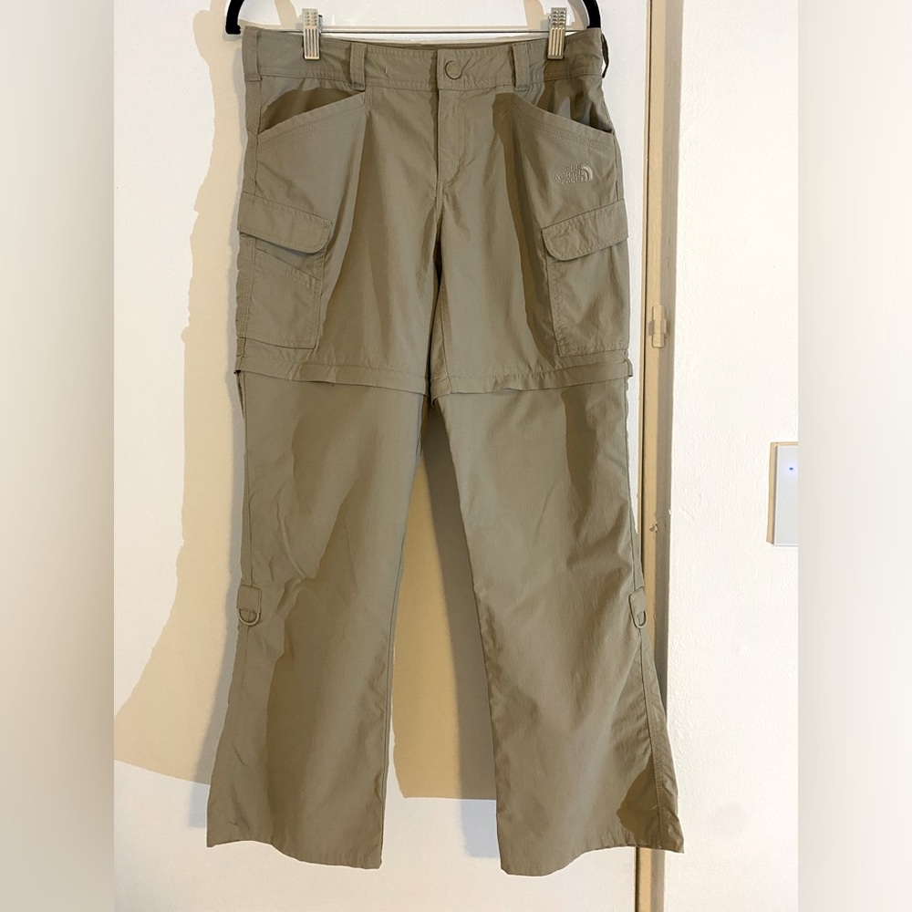 Sporty North Face Pants, zip-off convertible